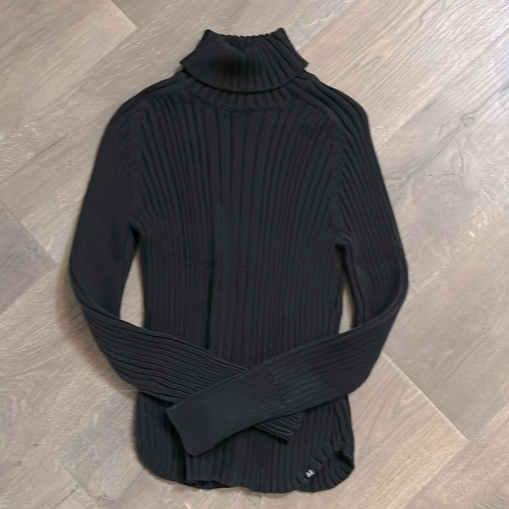 American Eagle black turtleneck
